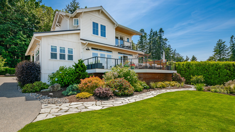 A home has a weed-free lawn and front garden.
